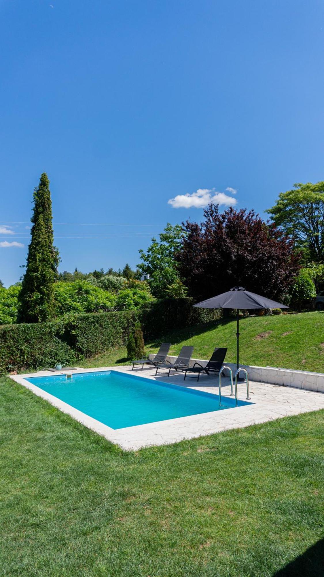 Family House Villa Krcedin Bagian luar foto