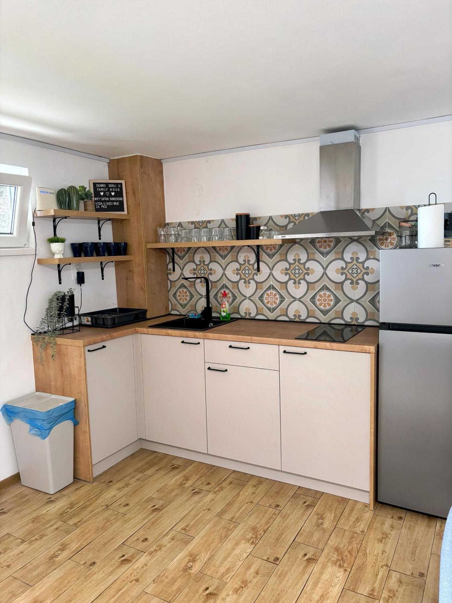 Family House Villa Krcedin Bagian luar foto